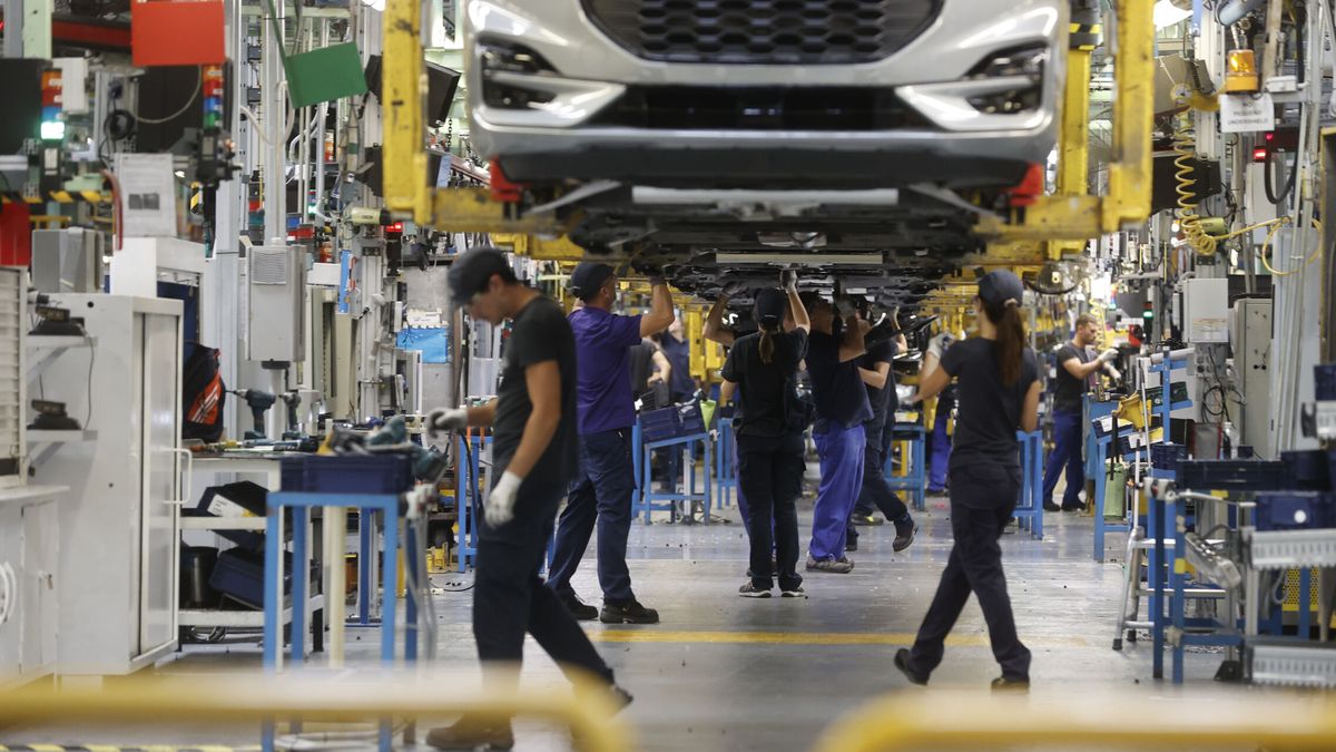 Ford pretende incluir en el ERE a parte de la plantilla más joven de la planta de Almussafes