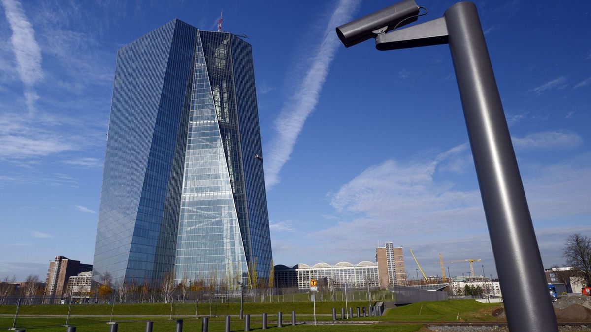 El BCE alerta de fuertes caídas en inmobiliario con la banca americana levantando alfombras