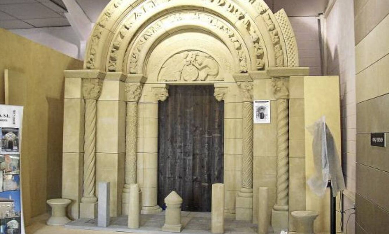 Portada románica del monasterio de Uncastillo. (Cedida)