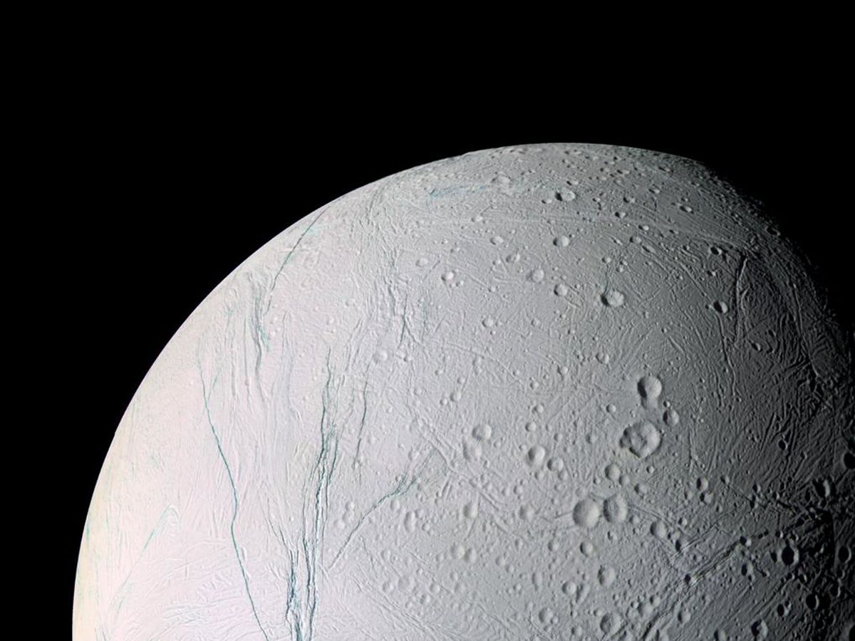 Foto: Podría haber vida en esta luna de Saturno: este ha sido el increíble descubrimiento de la sonda Cassini (EFE/Nasa/Jpl-Caltech Handout)
