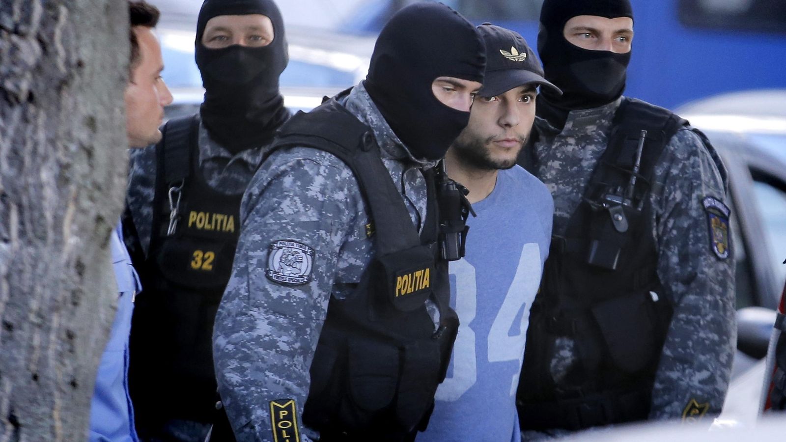 Foto: El español Sergio Morate es escoltado por la policía al Alto Tribunal de Casación y Justicia de Rumanía, este miércoles. (EFE) 