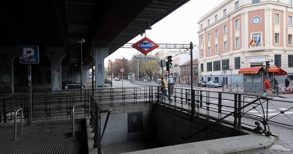 Foto: Una de las bocas de Metro de Puente de Vallecas. (EFE)