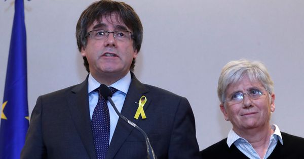 Foto: Carles Puigdemont, el 'expresident' catalán, en una rueda de prensa celebrada con sus cuatro 'exconsellers'. (Reuters)