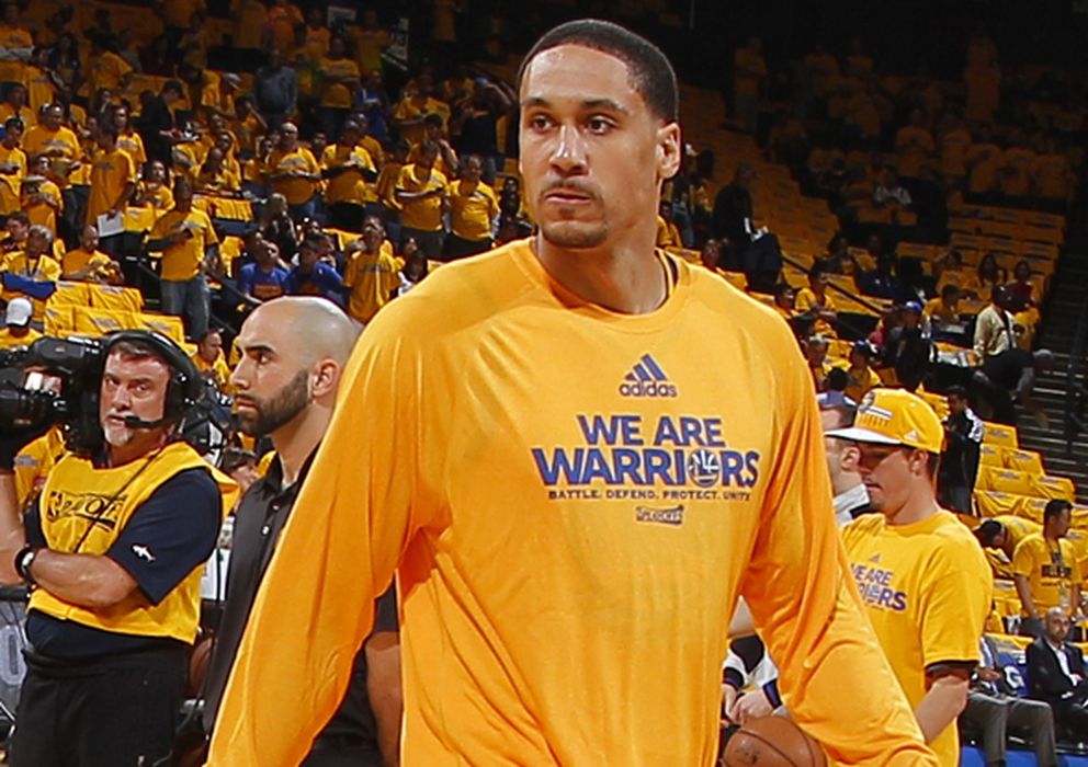 Foto: Dwayne Jones con la camiseta de calentamiento de los Warriors, su penúltimo equipo en la NBA. 