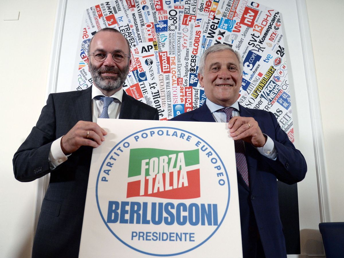 Foto: Manfred Weber, líder del PP europeo, junto a Antonio Tajani, vicepresidente de Forza Italia. (EFE/Cimaglia)