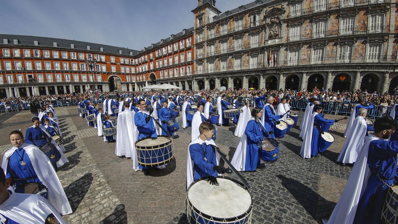 Foto: Tradicional tamborrada del Domingo de Resurrección el pasado año en Madrid. (EFE)