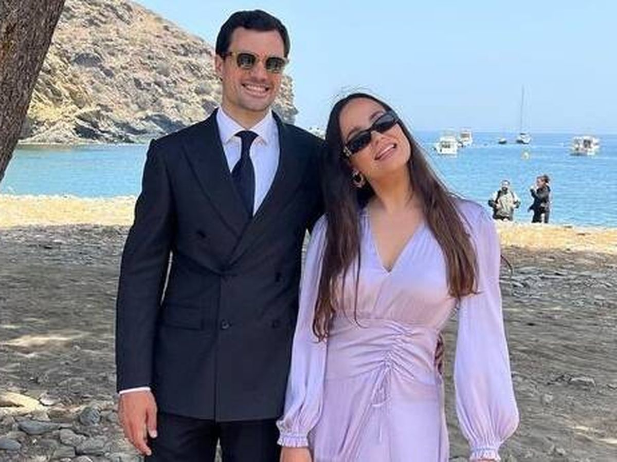 Foto: Álex Lopera junto a Carolina Monje, durante una boda. (Instagram/ @carolinamonje.v)