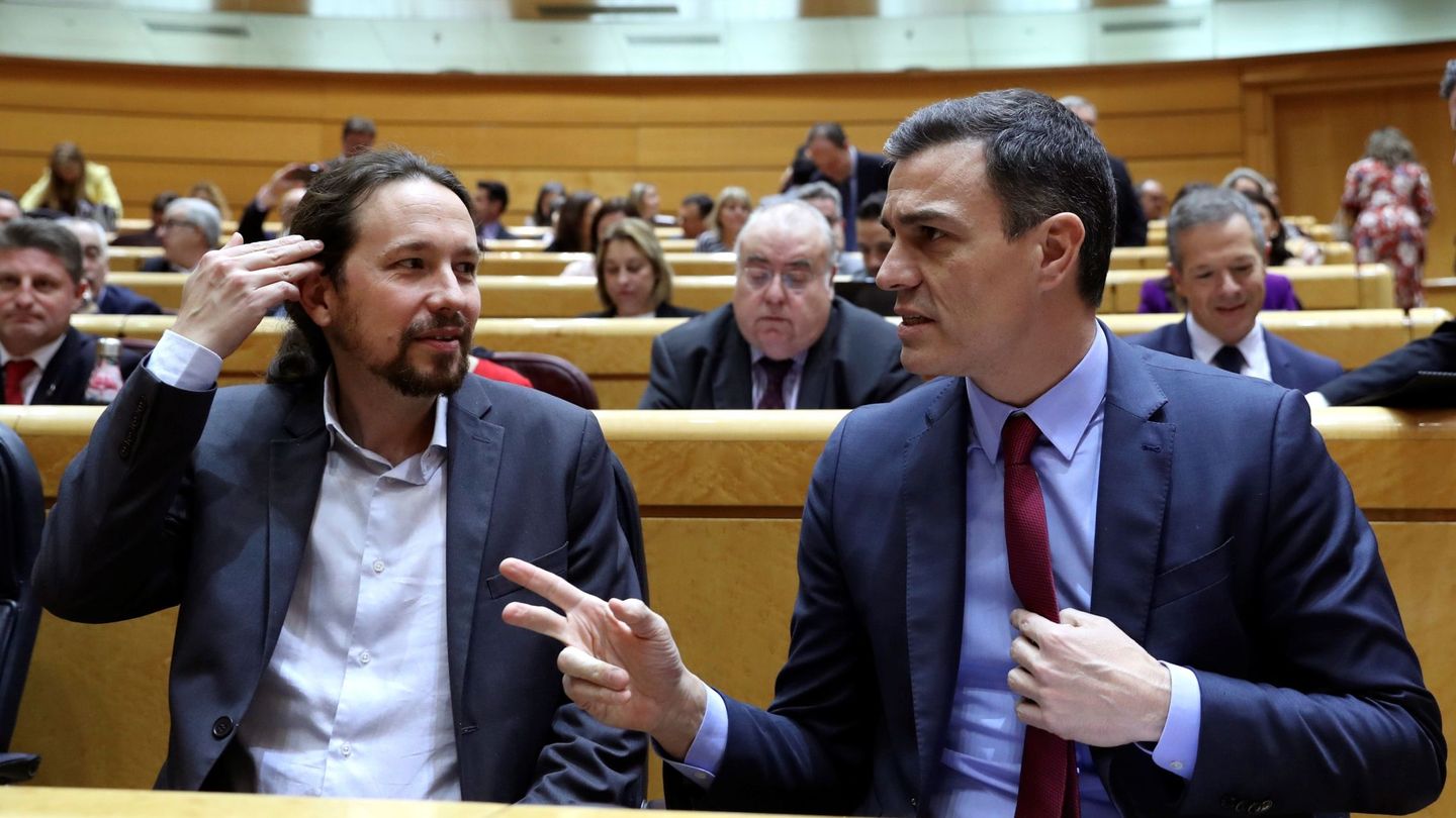 Pablo Iglesias y Pedro Sánchez, en el Senado. (EFE)