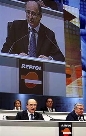 Sacyr y La Caixa no se conforman: quieren que Repsol repita el mismo dividendo de 2008