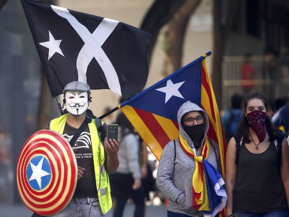 Foto: Un grupo de manifestantes, en Barcelona. (EFE)