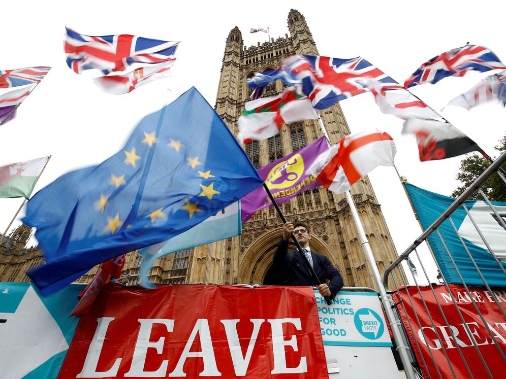 Foto: Protestas en contra del Brexit frente a las puertas del Parlamento británico. (Reuters)