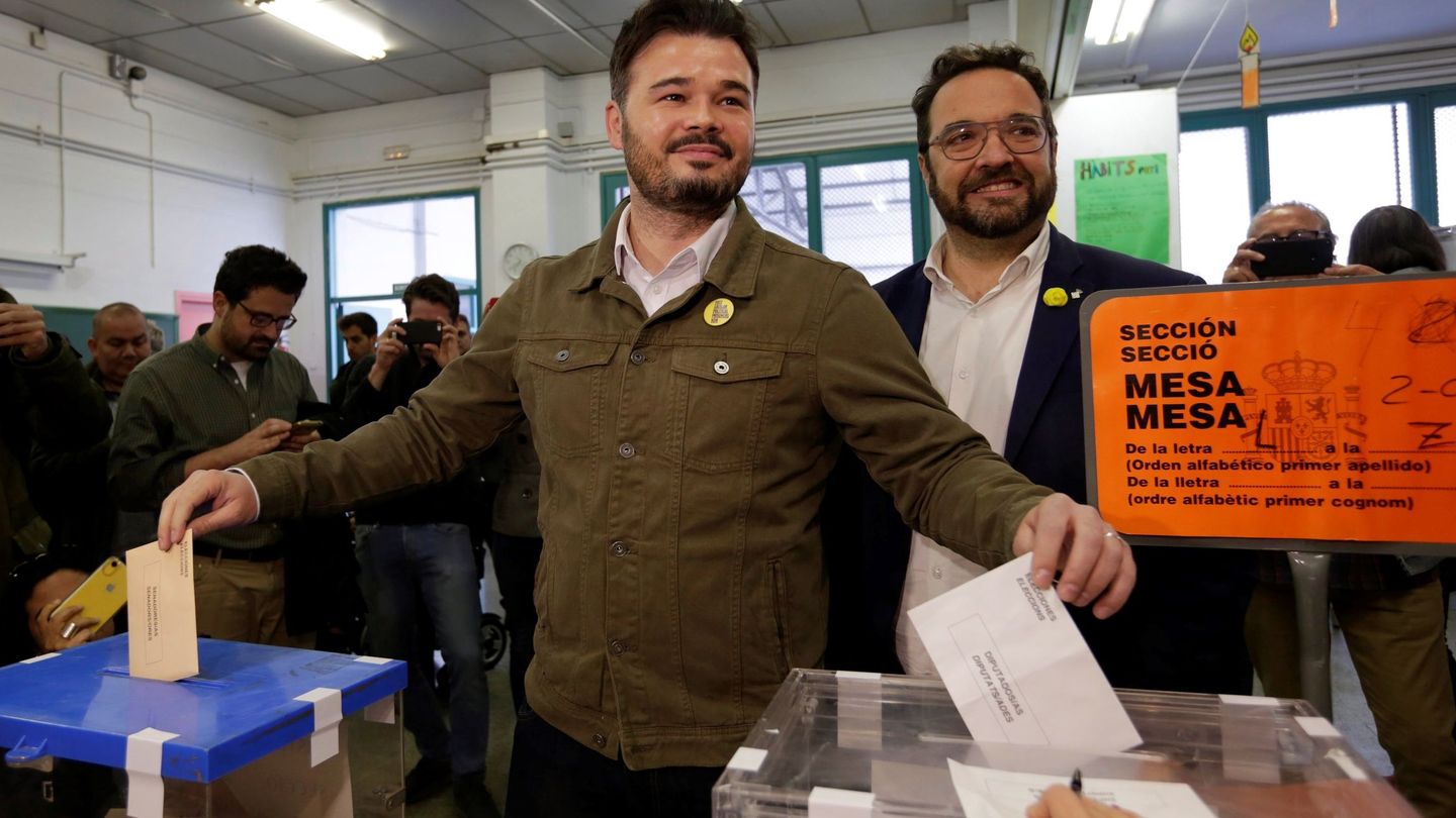 El candidato de ERC al Congreso Gabriel Rufián votando en Sabadell. (EFE)