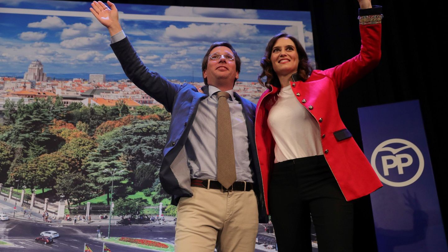 La candidata del PP a la comunidad, Díaz Ayuso, y el candidato al ayuntamiento, Martínez-Almeida. 