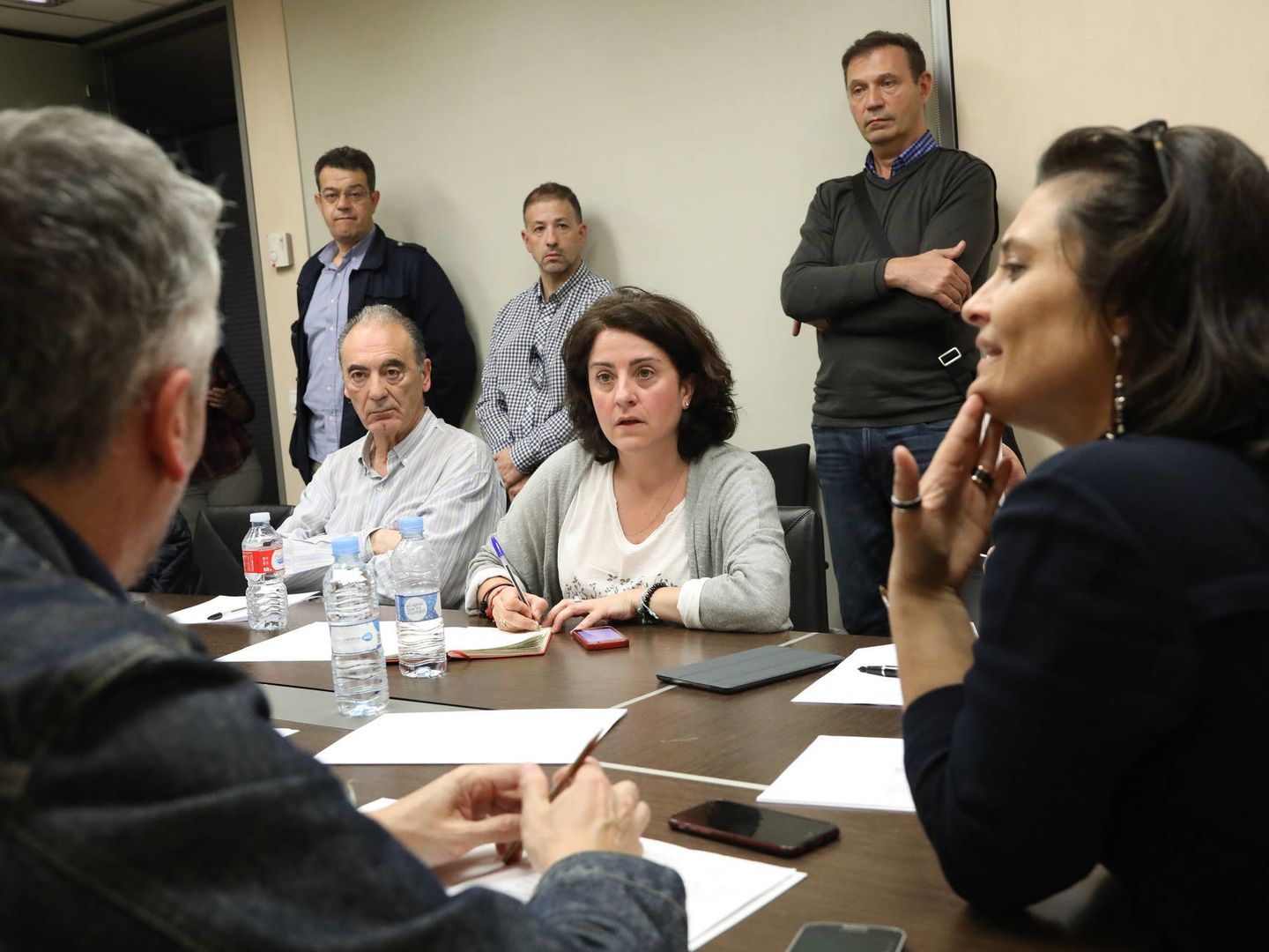 En el centro, Maritcha Ruiz, jefa de prensa de Pedro Sánchez. (PSOE/Eva Ercolanese)