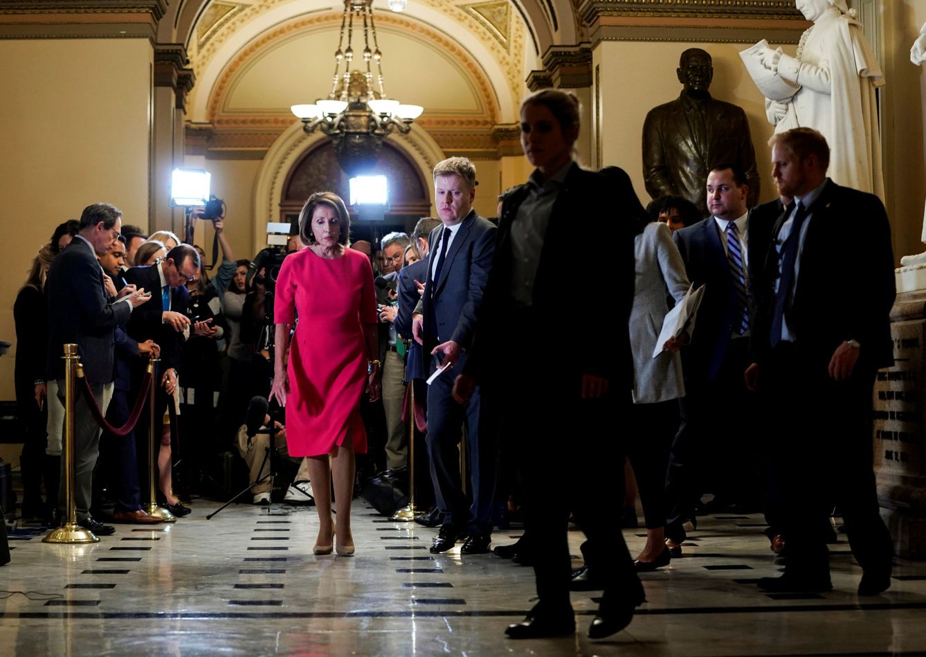 La portavoz de la Cámara, la demócrata Nancy Pelosi, tras una rueda de prensa sobre el cierre del Gobierno en el Capitolio, el 3 de enero de 2019. (Reuters)