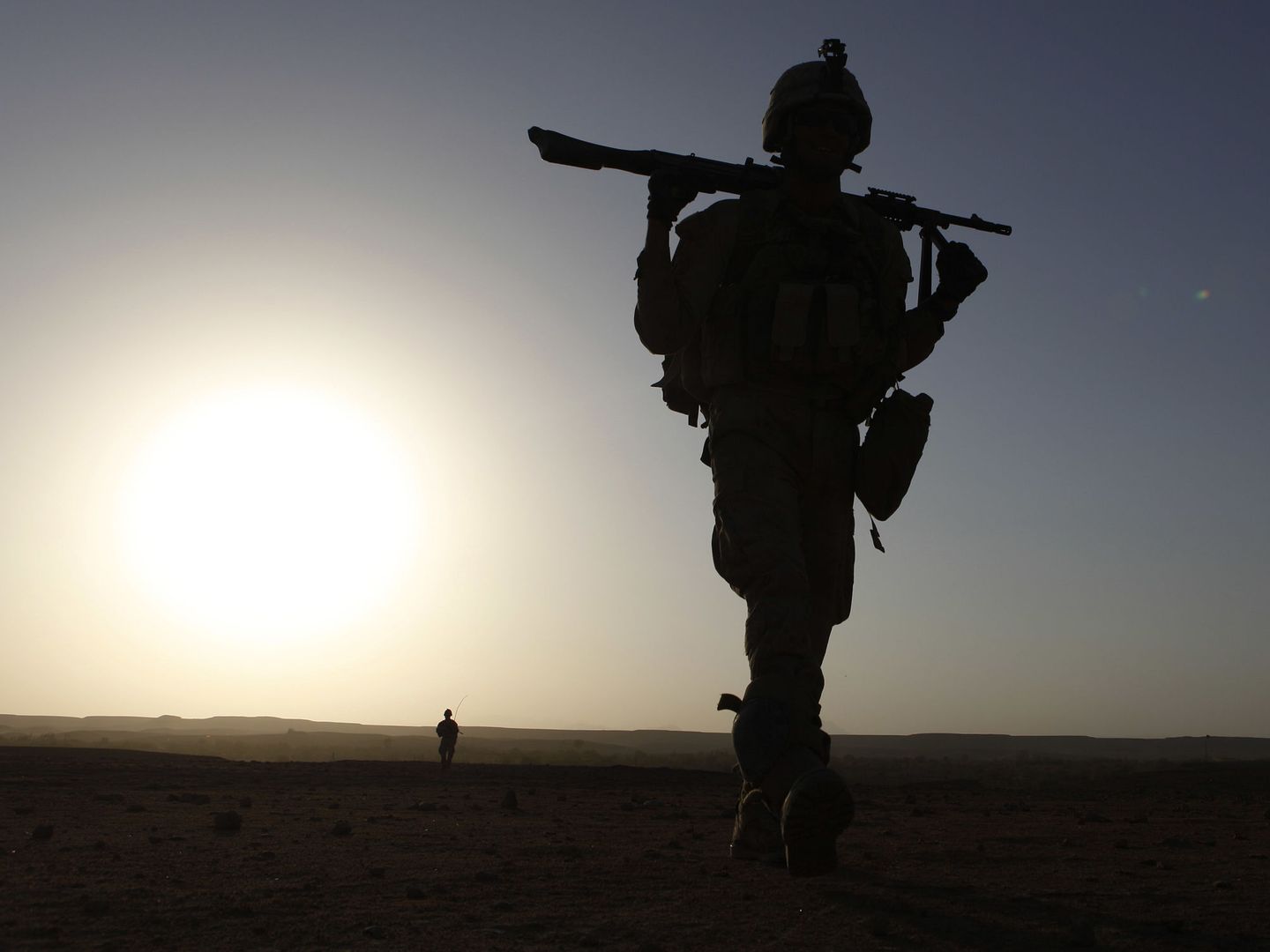 Un 'marine' estadounidense durante una patrulla en la provincia afgana de Helmand, en noviembre de 2010. (Reuters)