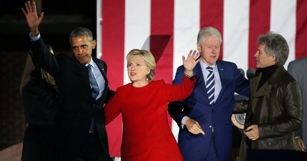 Foto: Barack Obama, junto a Hillary y Bill Clinton. (Reuters)