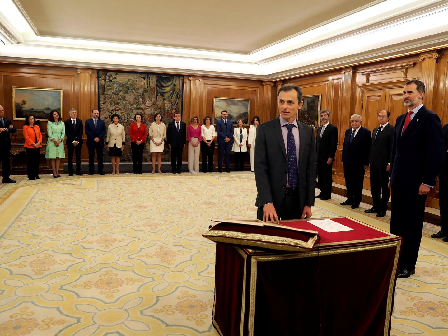 Pedro Duque promete su cargo como ministro de Ciencia. (Reuters)