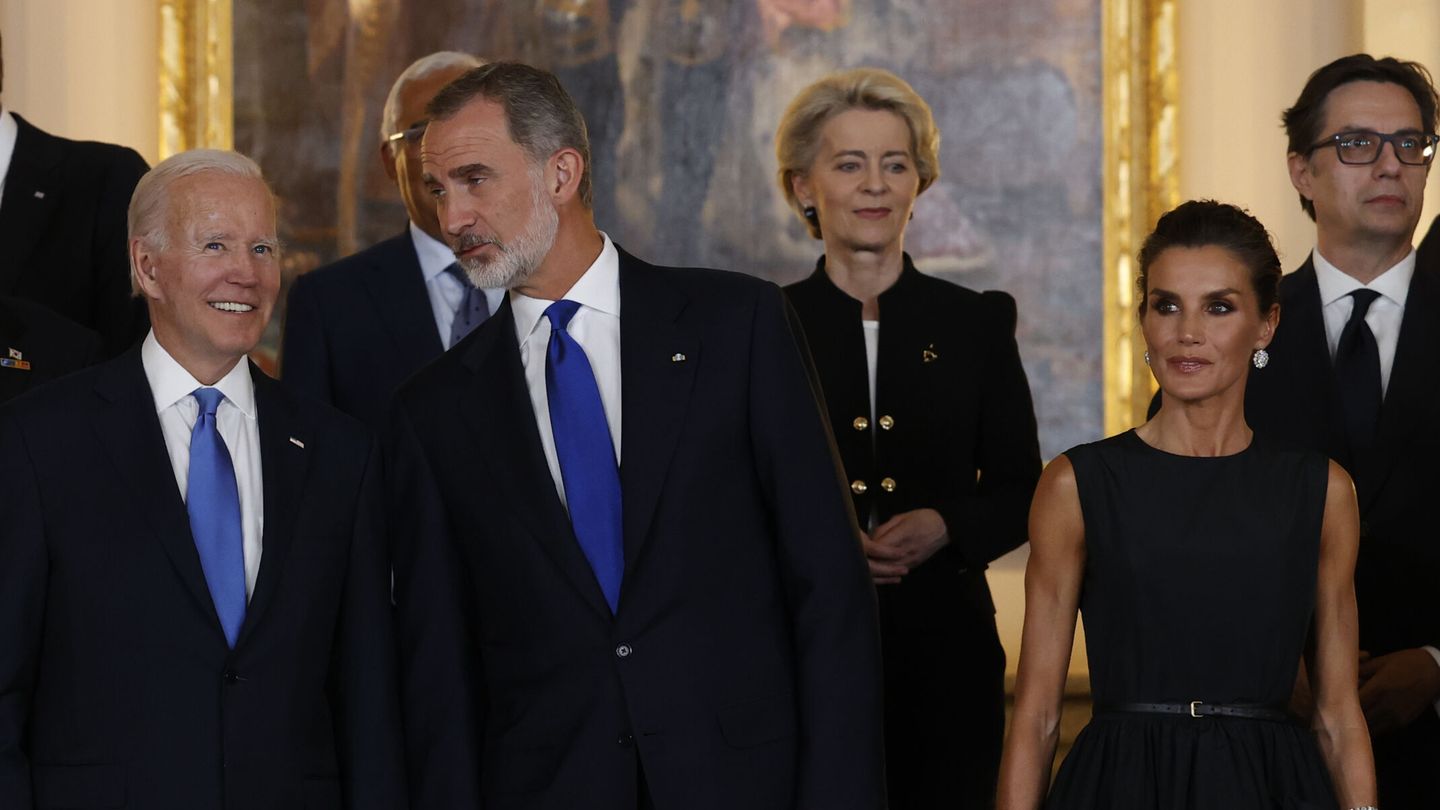 Los Reyes, en la recepción con motivo de la cumbre de la OTAN. (EFE/Pool/Juanjo Martín)
