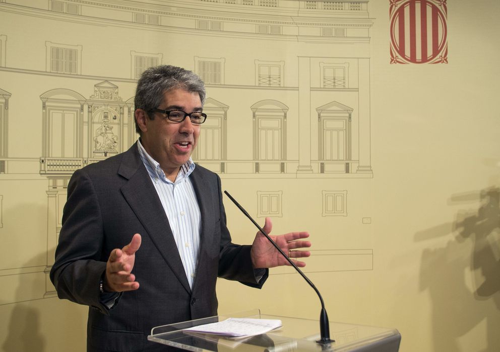 Foto: Francesc Homs durante la rueda de prensa en el Palau de la Generalitat. (Efe)