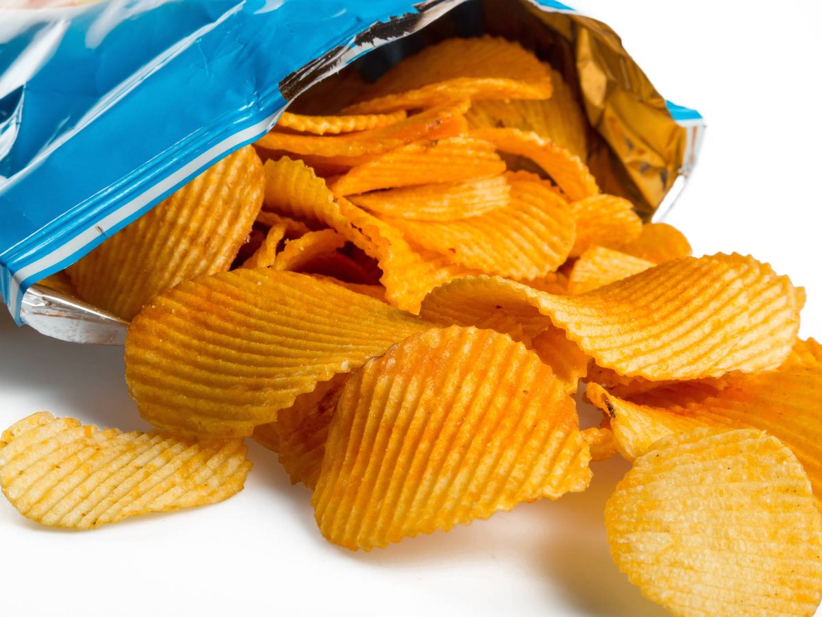 Foto: Una bolsa de patatas fritas chip. (iStock)