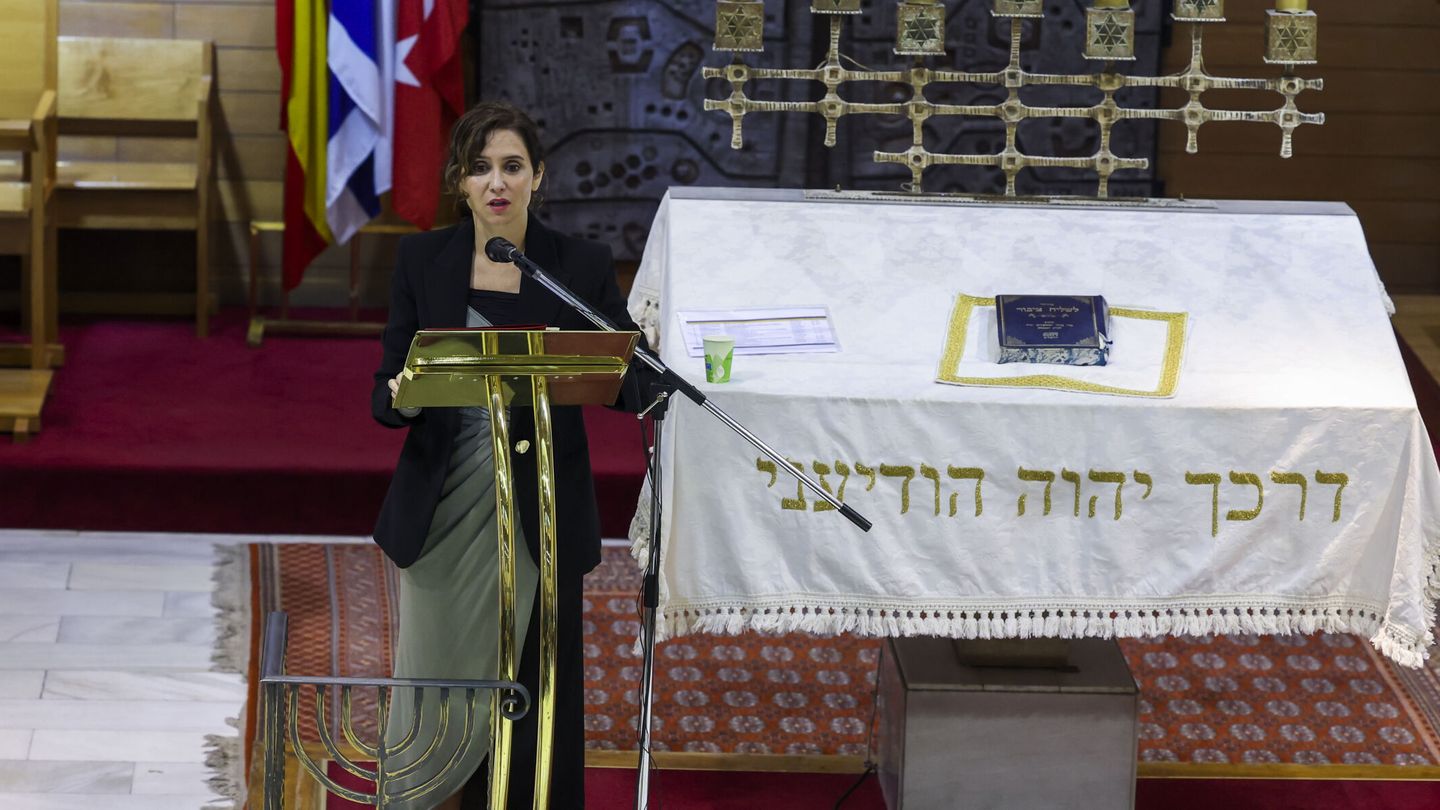 La presidenta de la Comunidad de Madrid, Isabel Díaz Ayuso, asiste al solemne acto celebrado en memoria de las víctimas de los ataques terroristas sufridos por Israel. (EFE/Kiko Huesca) 