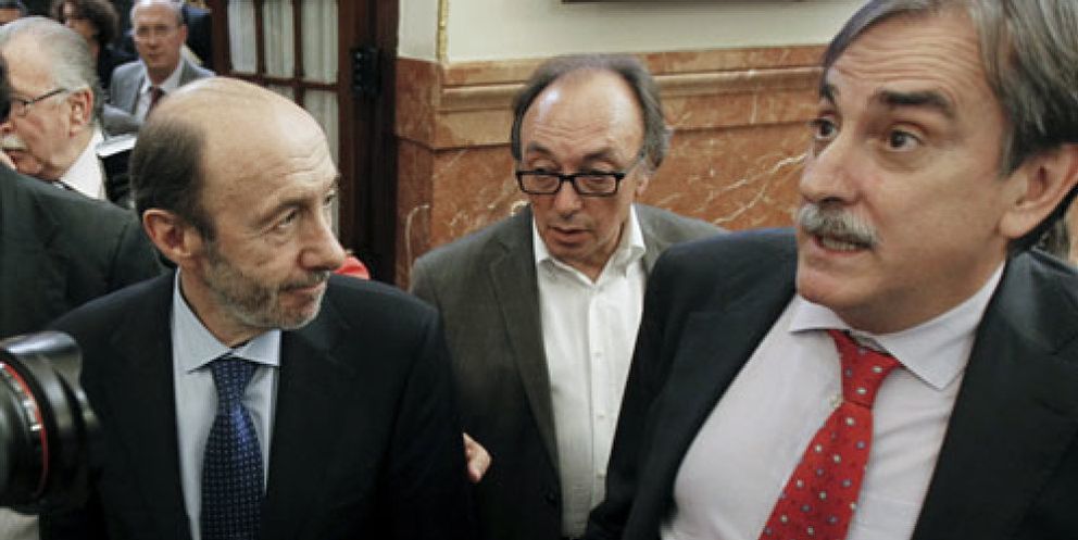 Foto: Gómez secunda el giro de Rubalcaba y propone un impuesto para los banqueros