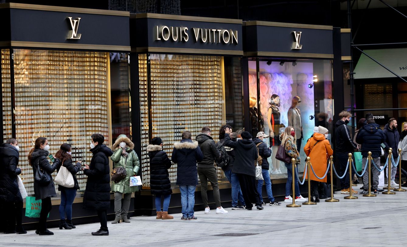 La tienda de Louis Vuitton en Viena, poco después del estallido de la pandemia. (Reuters)