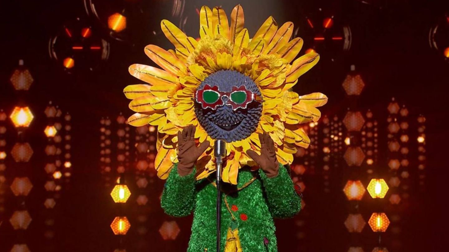 Girasol, durante una de sus actuaciones en 'Mask Singer'. (Atresmedia)