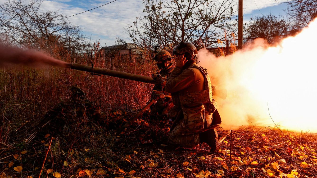 Foto: Dos soldados ucranianos en la primera línea de frente en la región de Donestsk. (Reuters)