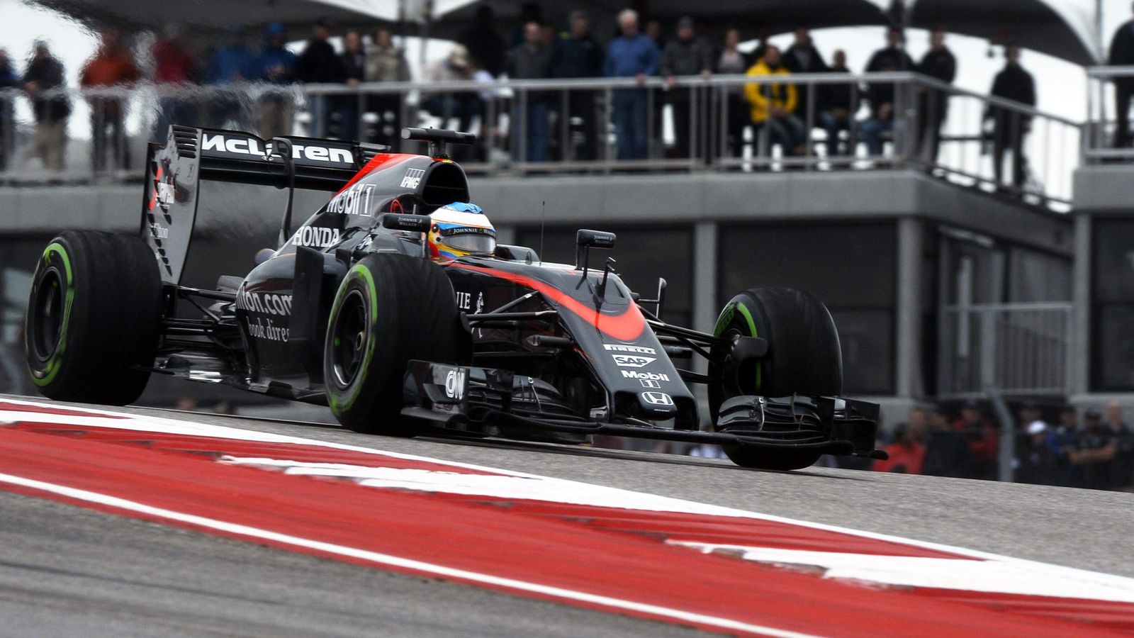 Foto: Fernando Alonso, durante los libres del Gran Premio de México (Efe)