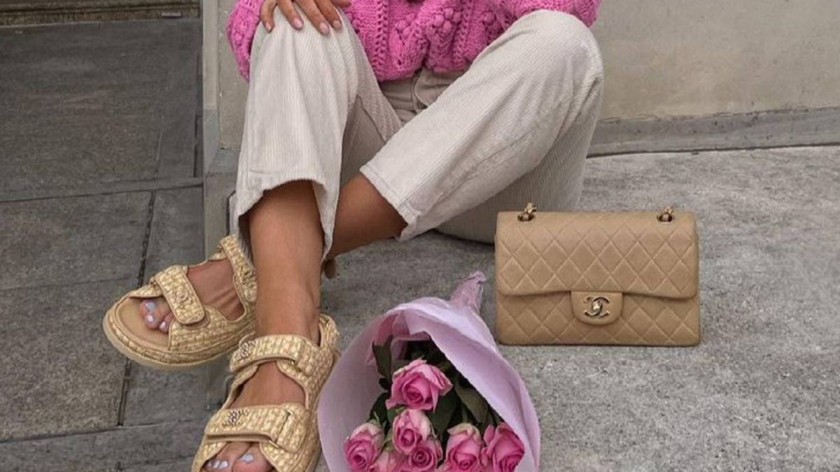 Chanel invade Instagram con su nueva colección de sandalias planas