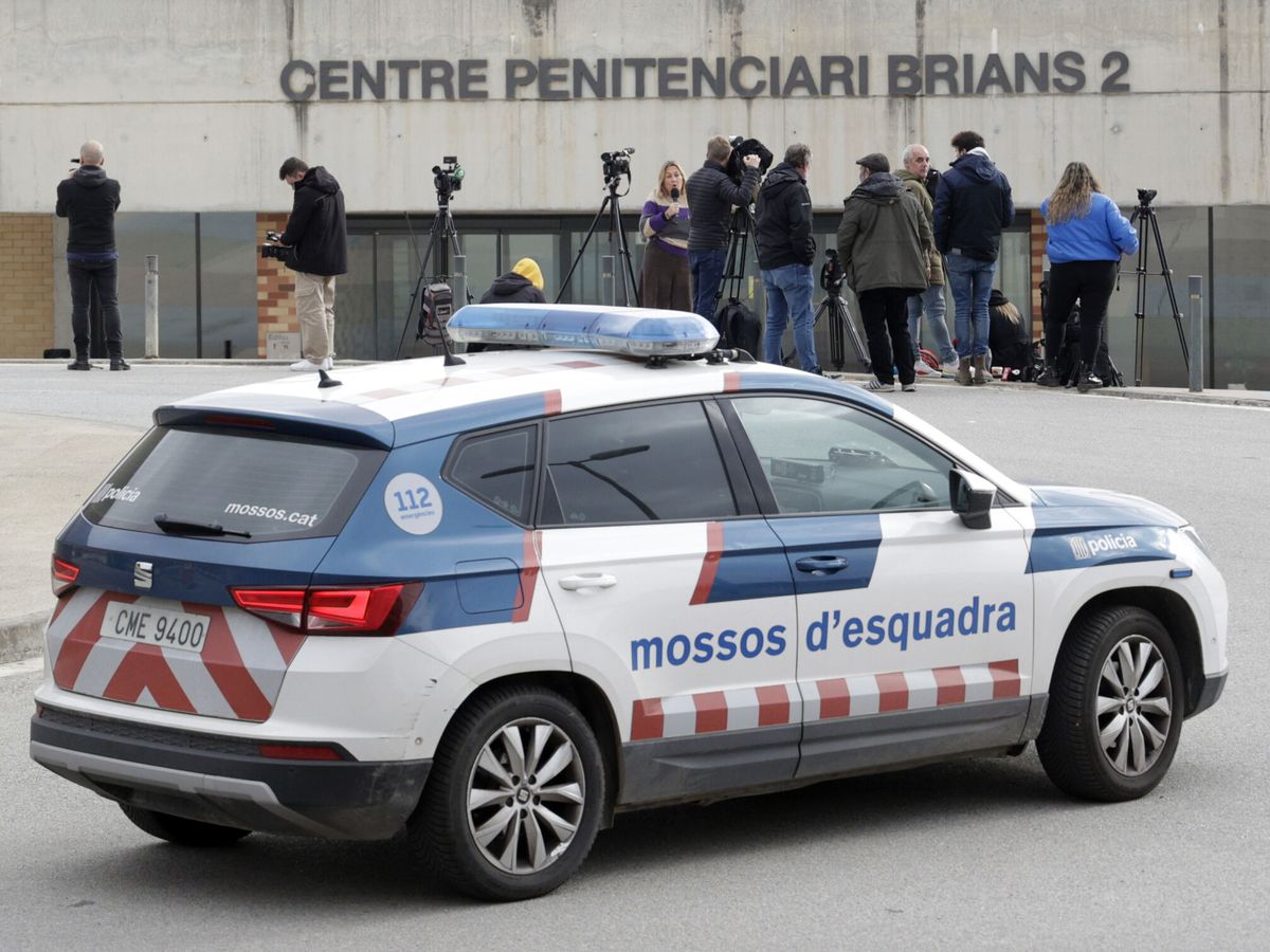Foto: Medios de comunicación ante el Centro Penitenciario Brians 2. (EFE/Quique García)