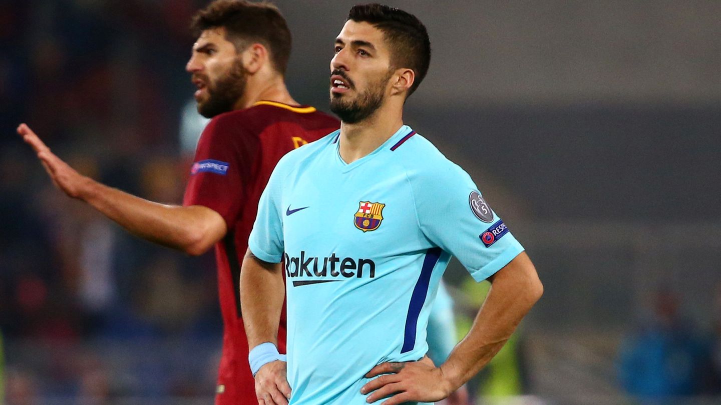 Luis Suárez, con cara de contrariado, durante el partido del Barça en Roma. (Reuters)