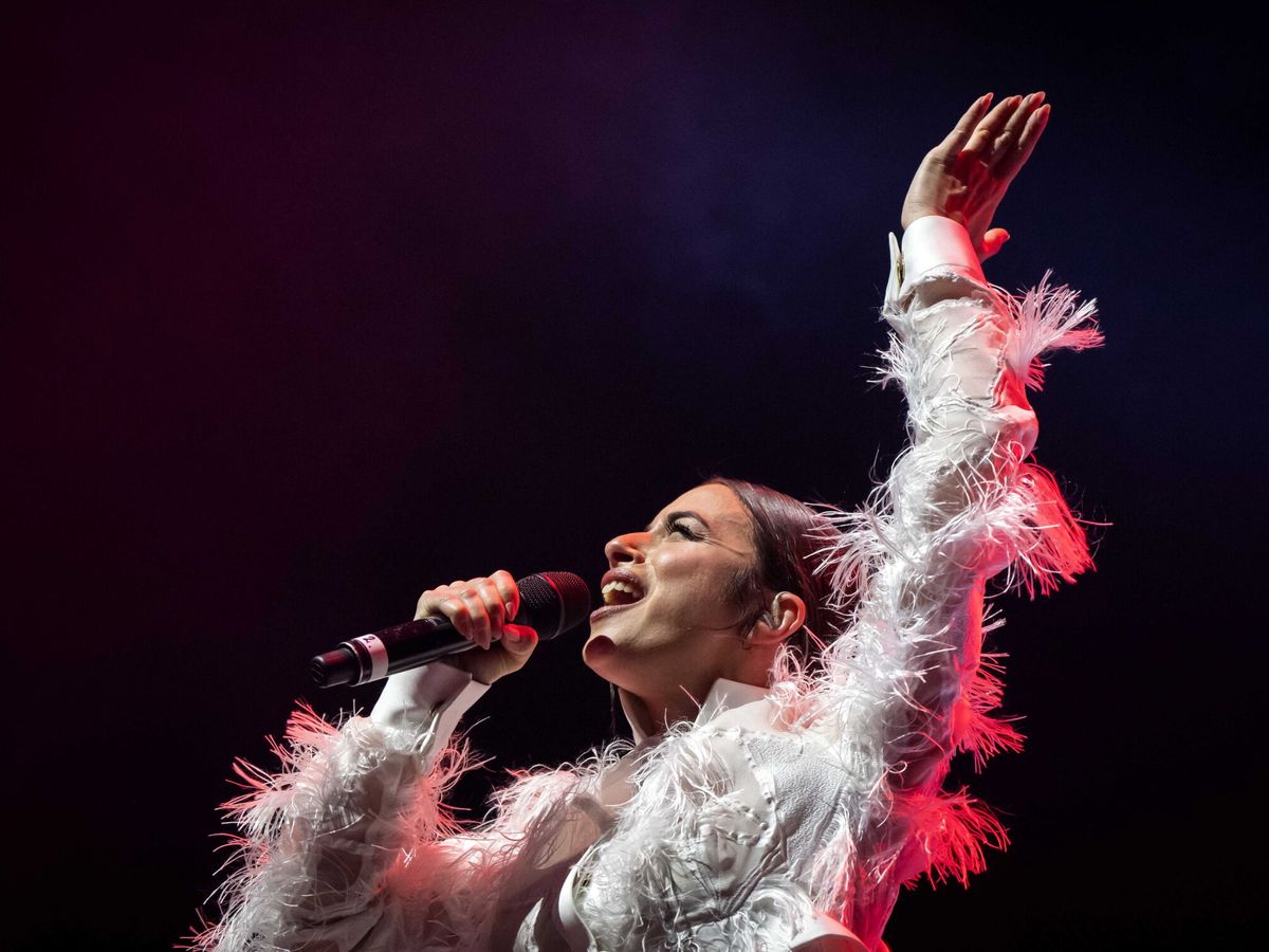 Foto: Blanca paloma en el en el concierto anual Eurovision in Concert.(Sander Koning / EFE)