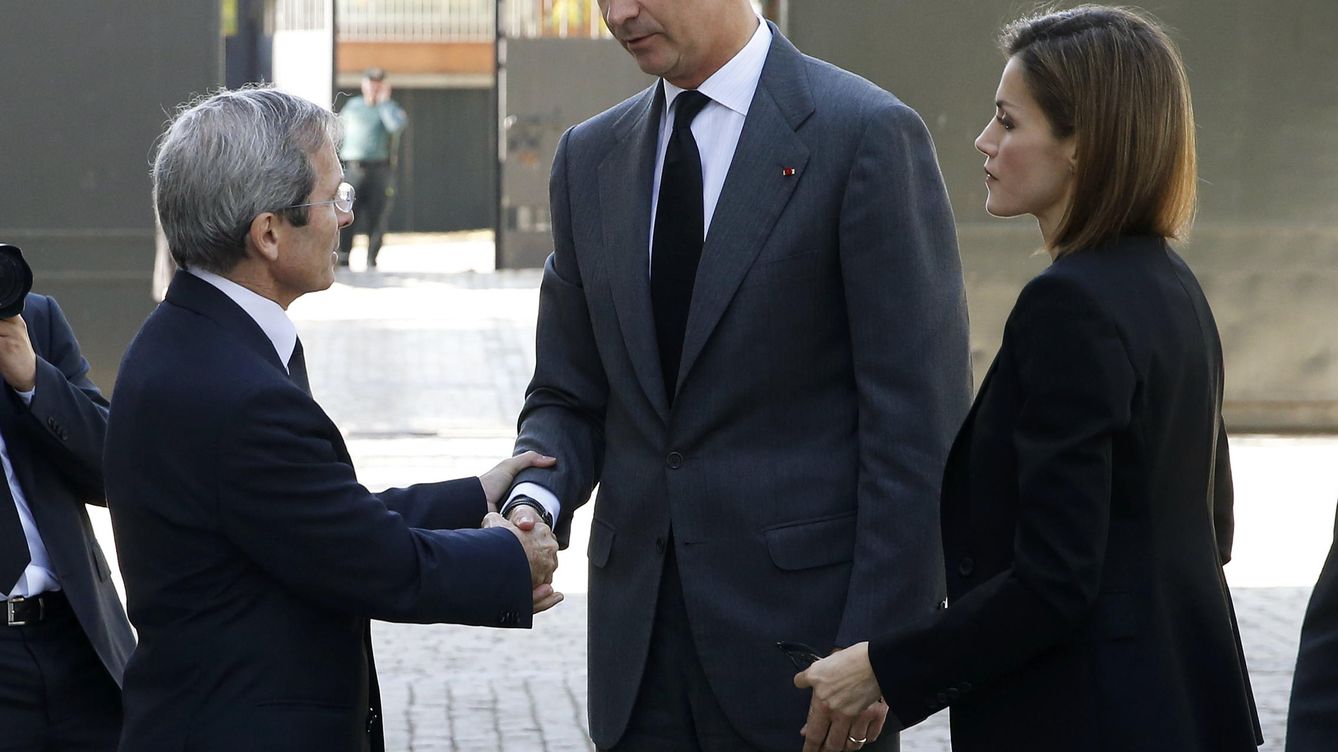 Foto: Los Reyes a su llegada a la embajada francesa (EFE)