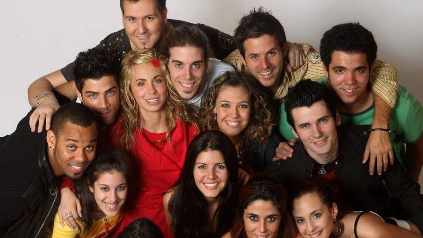 Esther con algunos compañeros de 'OT 2008'. (Mediaset España)