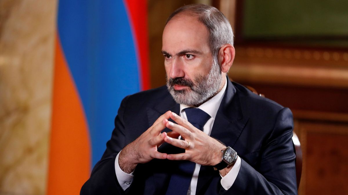 El primer ministro armenio acusa al Ejército de golpe de Estado tras pedirle que dimita