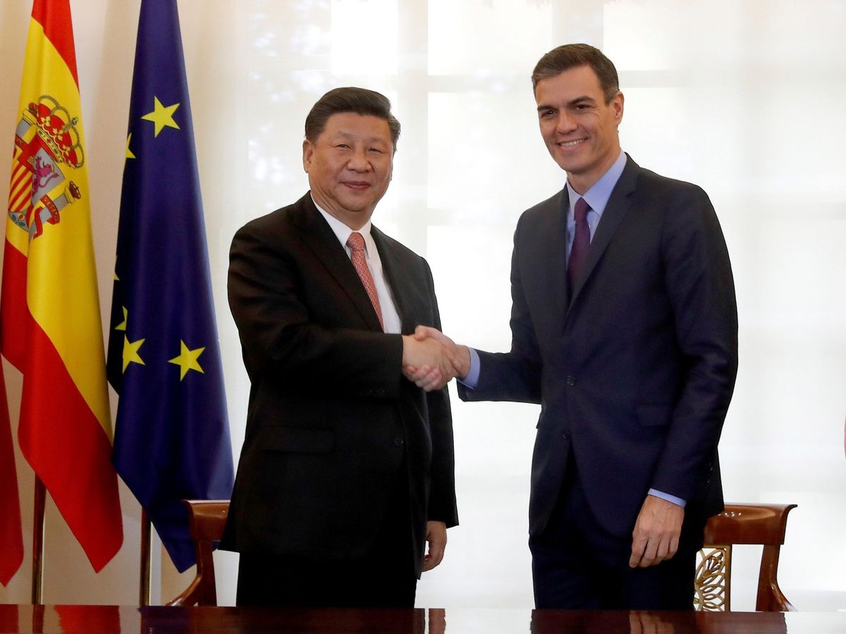 Foto: El presidente del Gobierno, Pedro Sánchez (i), y el presidente chino, Xi Jinping. (EFE/Archivo/J.J. Guillén)