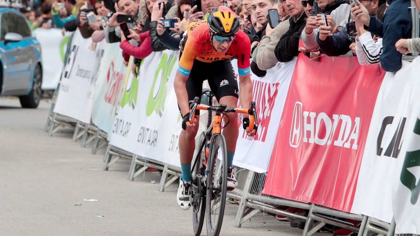 El debut sin premio de Mikel Landa en la Vuelta a Andalucía tras su reciente atropello