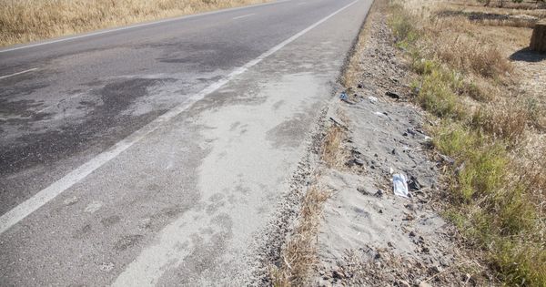Foto: Lugar del siniestro que se ha producido en el kilómetro 23 de la CM-4009 en la localidad toledana de Escalonilla. (EFE)