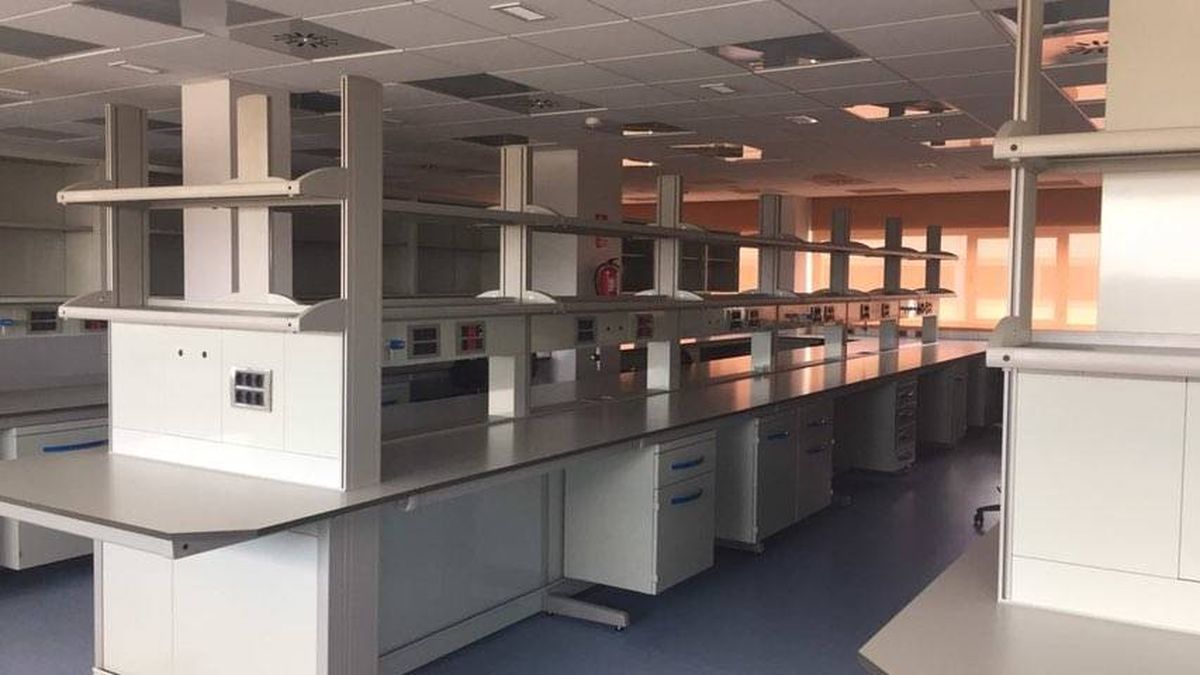 Muebles vacíos y polvo: un hospital tarda nueve años en ocupar una planta oncológica