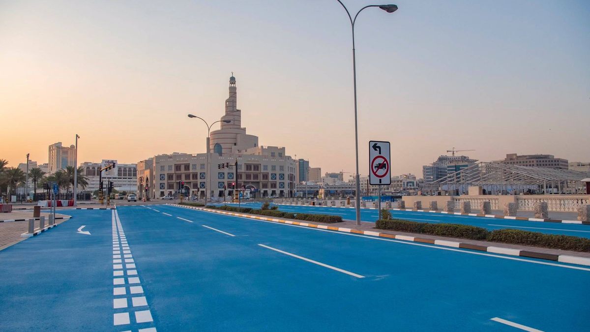 Lo último para enfriar carreteras: pintar el asfalto de azul con material criogénico
