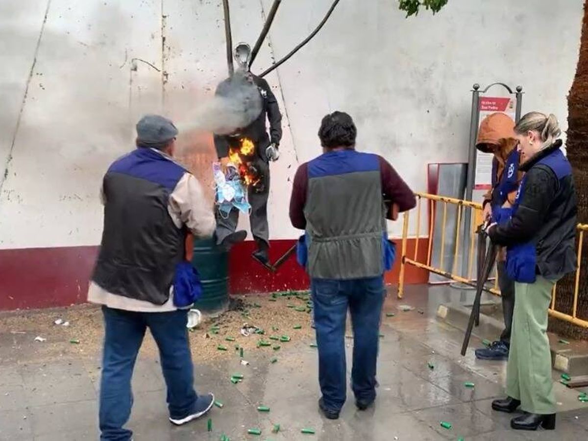 Foto: Imagen de la quema del muñeco en Coripe (Sevilla). (X)