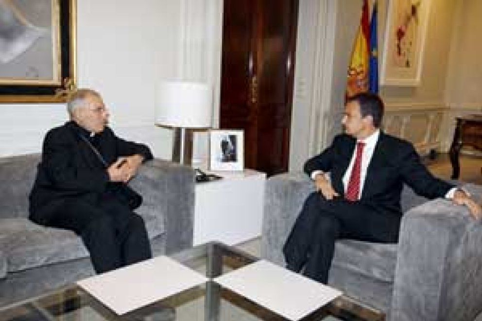Foto: El cardenal Rouco, molesto por el modo en que fue convocado para entrevistarse con Zapatero