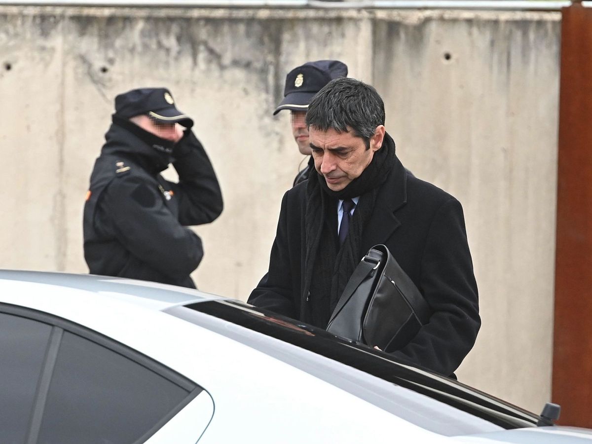 Foto: El mayor de los Mossos d'Esquadra, Josep Lluís Trapero, a su salida de la primera sesión del juicio. (EFE)