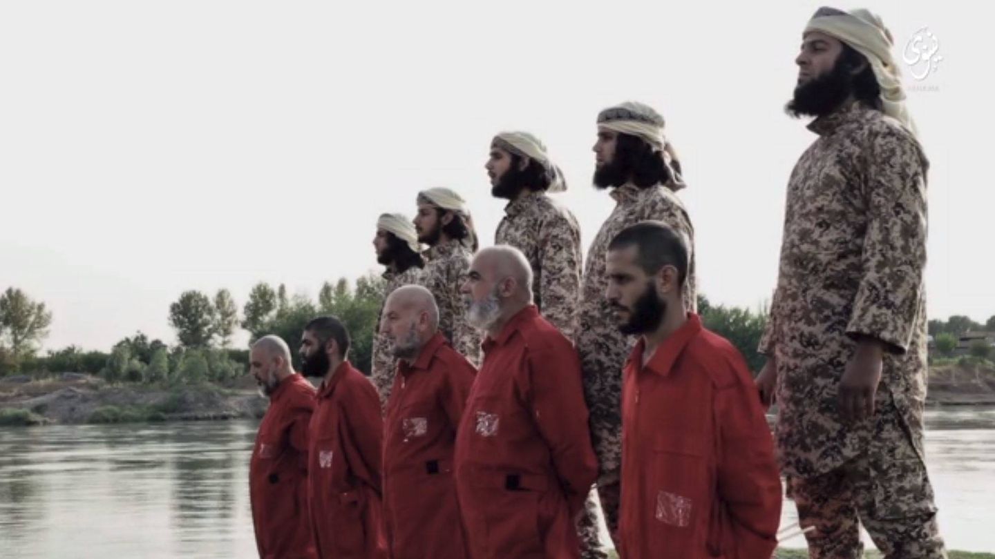 Captura de pantalla de un vídeo de propaganda del ISIS que muestra una ejecución en la provincia de Nínive