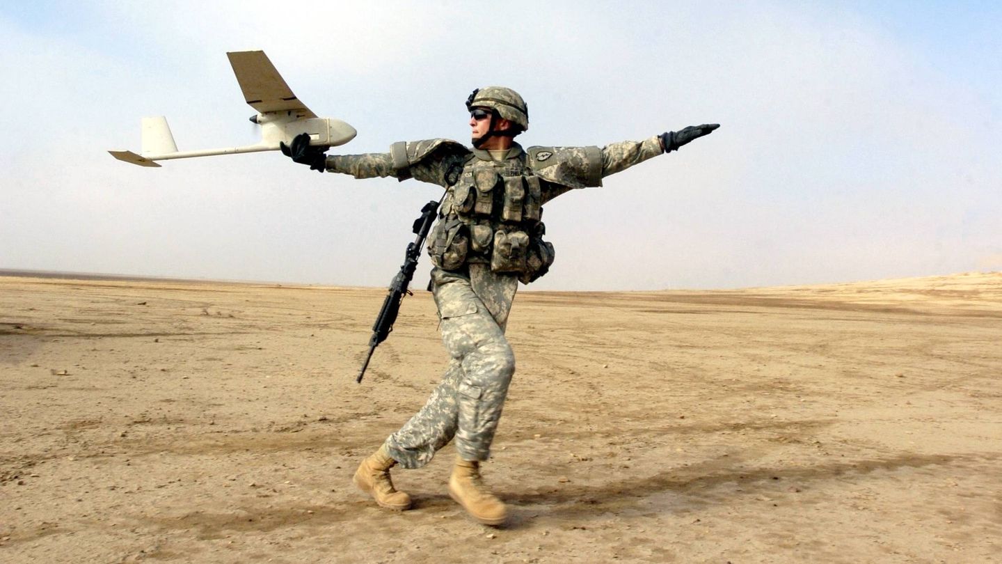 Lanzamiento de un RQ-11 Raven (US Army)