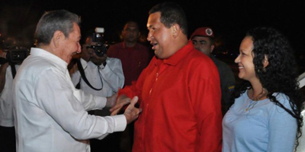 Foto: Chávez delega, pero no entrega el Gobierno tras viajar a Cuba para continuar su tratamiento
