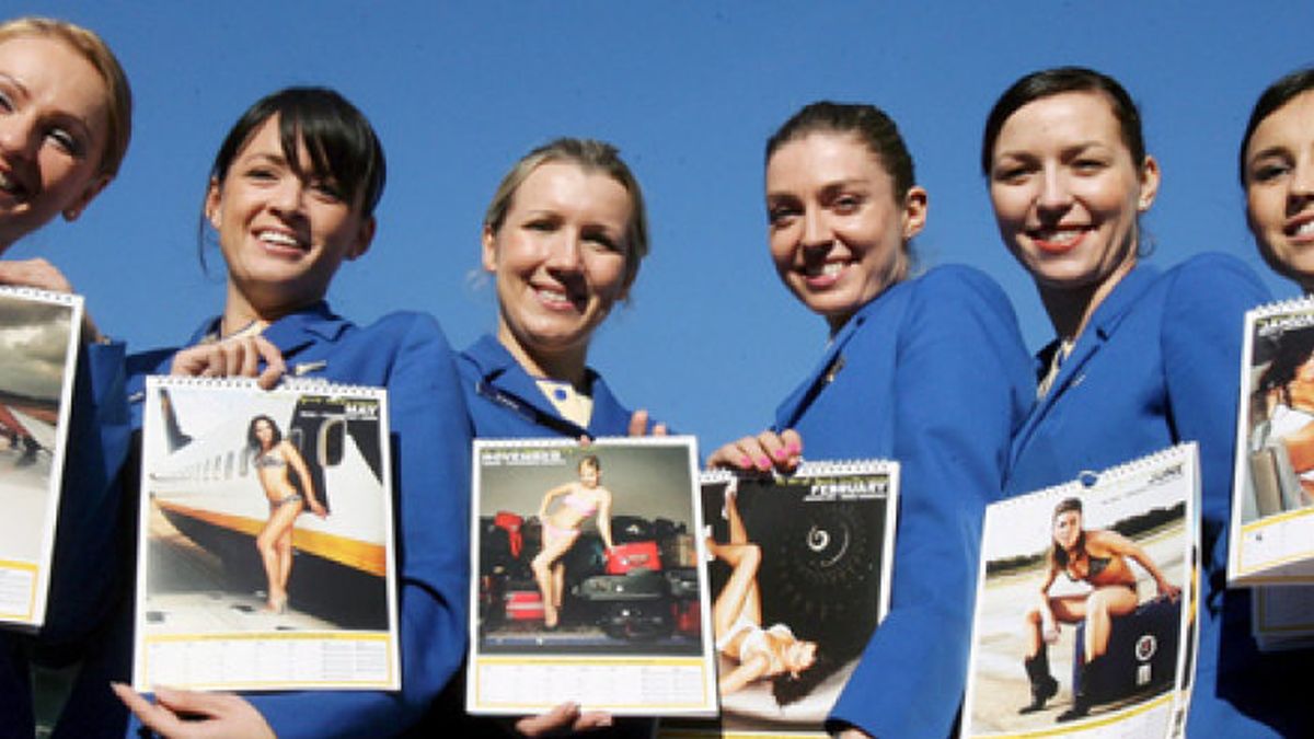FACUA y el Insituto de la Mujer critican duramente el calendario de Ryanair porque "muestra a las azafatas como objeto sexual"